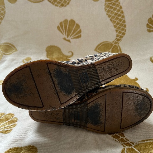 Women’s Toms Leopard Print Kelsey Wedge Booties - Size 6 - Picture 5 of 6